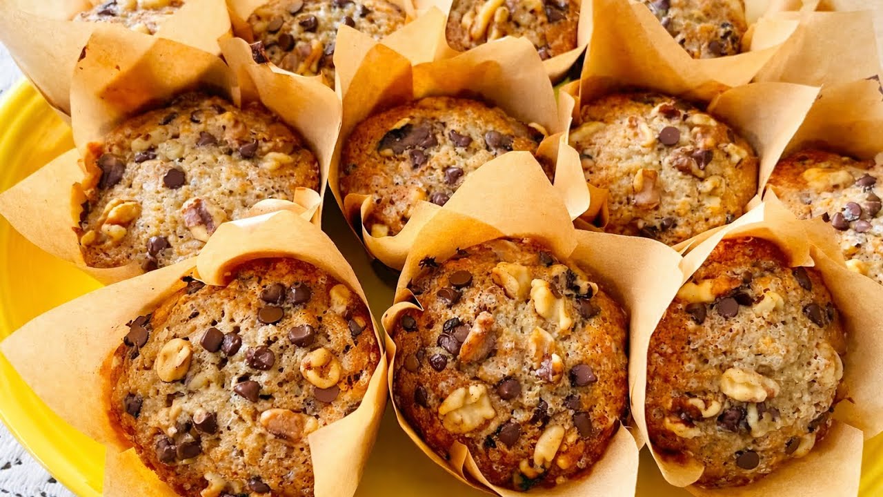 Banana Nut Muffins – Super Moist Bakery Style with Crunchy Walnuts