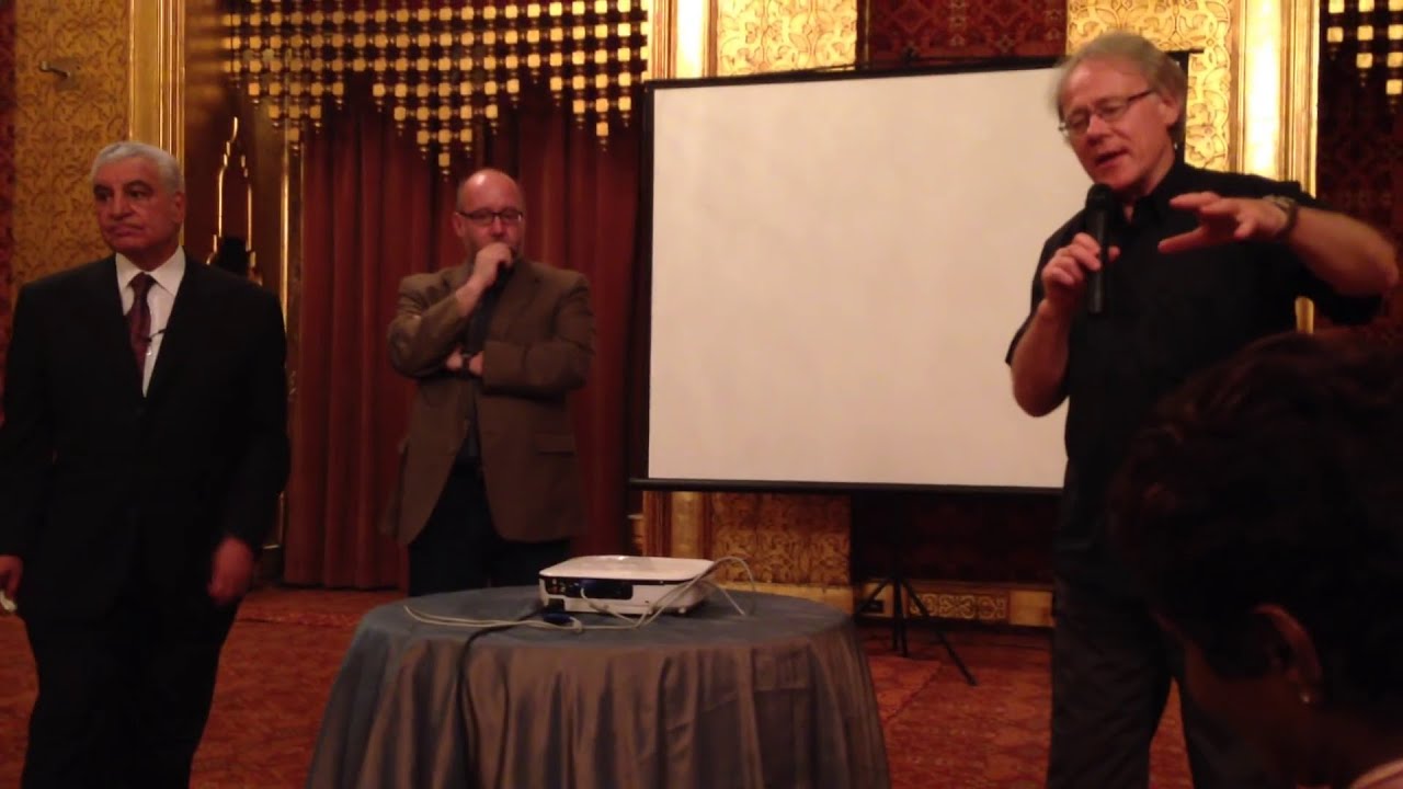 Graham Hancock attempts to debate Zahi Hawass in Egypt... Zahi walks out