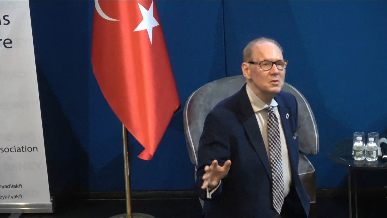 Russell DaiseyInternationally acclaimed singer songwriter ﻿singing 