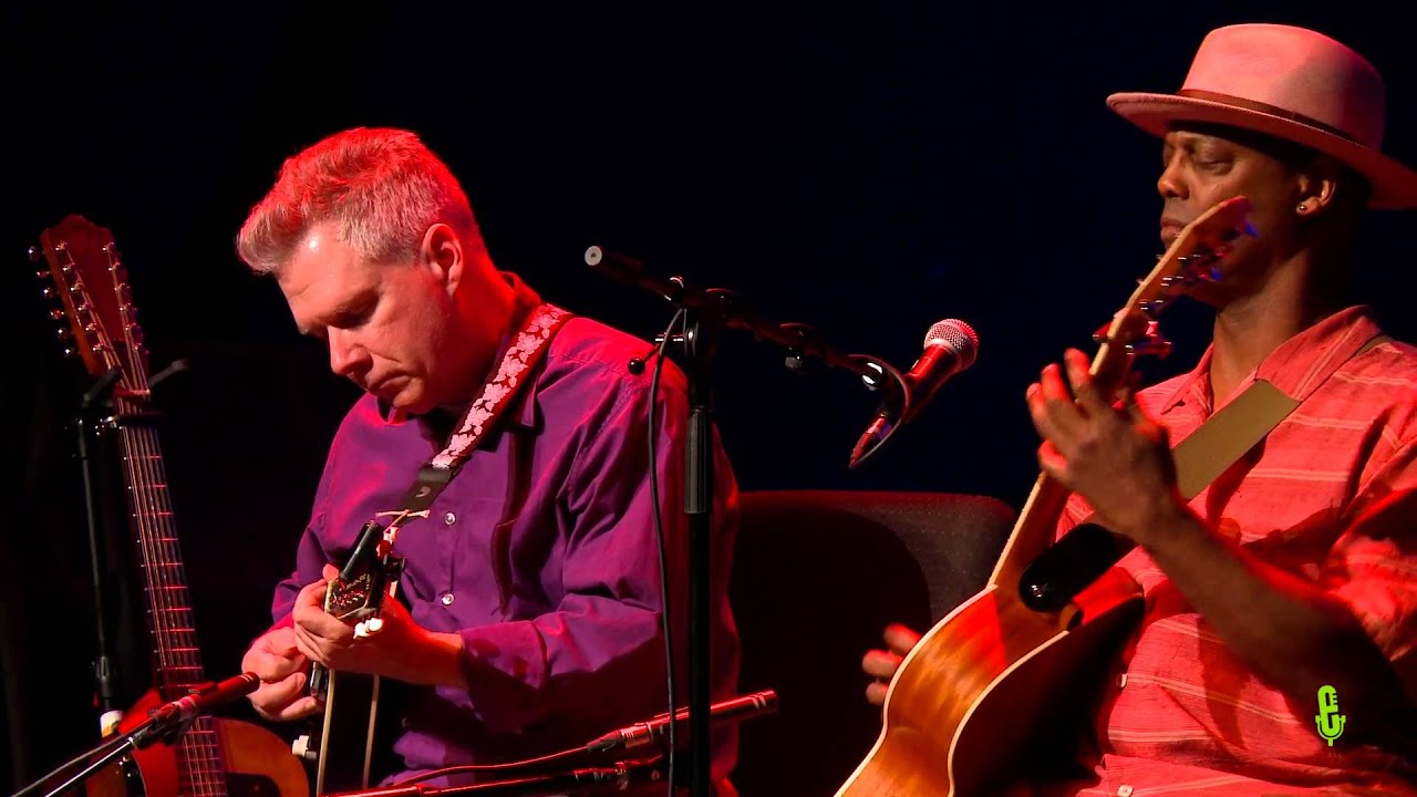 Eric Bibb - Going Down Slow (eTown webisode #837)