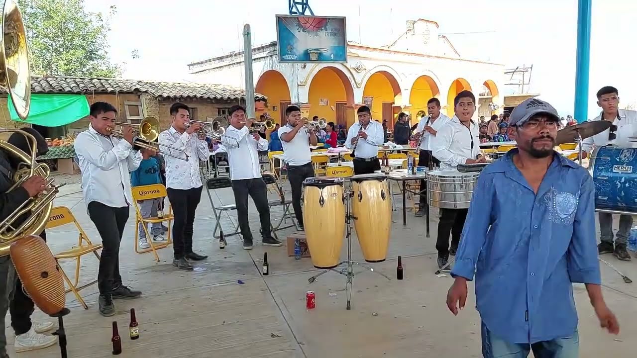 Banda Santa Cruz de Gpe Nundaca Oax. Con estas chilenas dan ganas de bailar