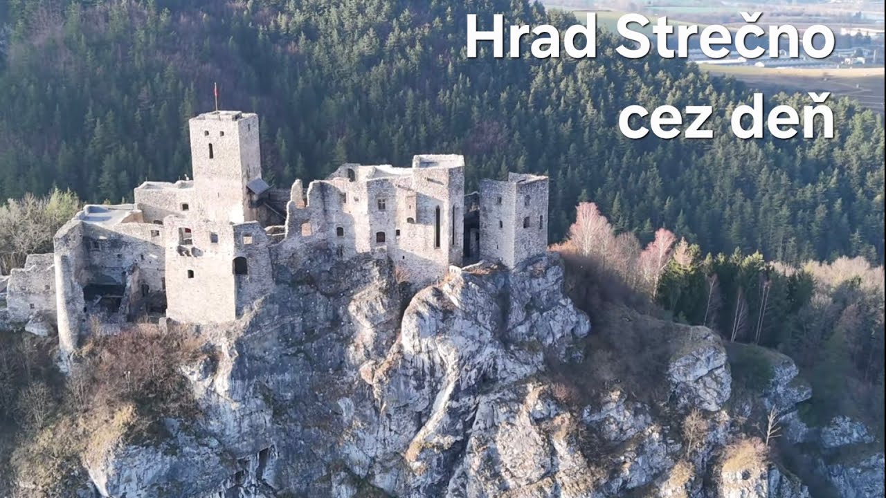 Nový hrad a Starý hrad Strečno v jednom lete
