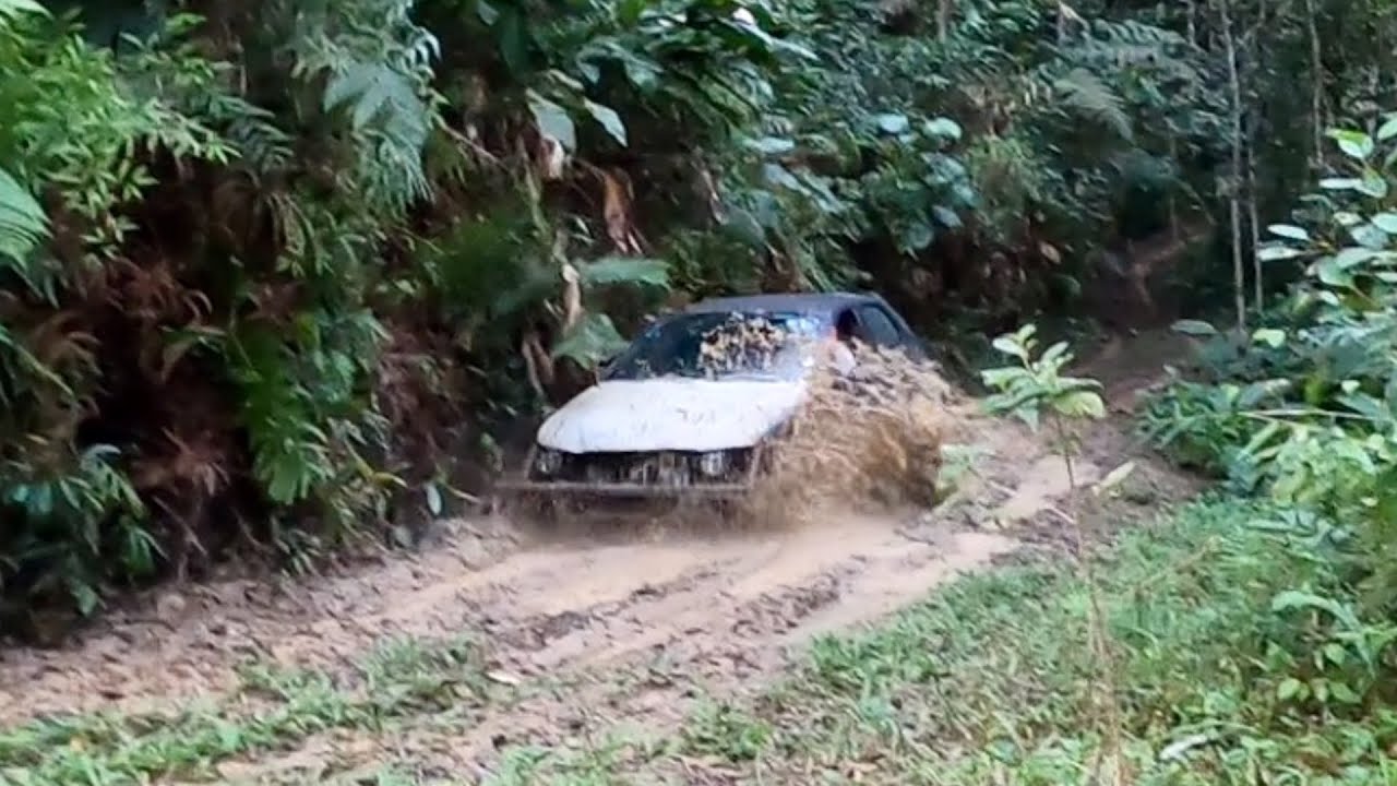 TENTEI RESGATAR O FUSCA DE TRILHA COM O PALIO E ELE FICOU TRANCADO TAMBÉM.