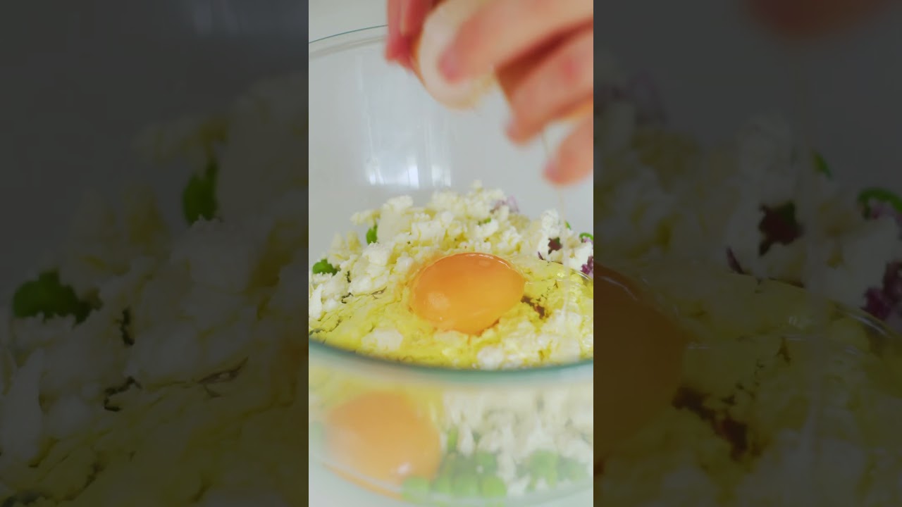 Самые простые в мире оладьи с горошком, фетой и мятой