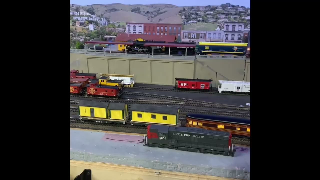 RRMRA: Jack’s Train Derails & Gets Stuck in the Switch in Normal, Slow, High Pitched & Fast Motion 3