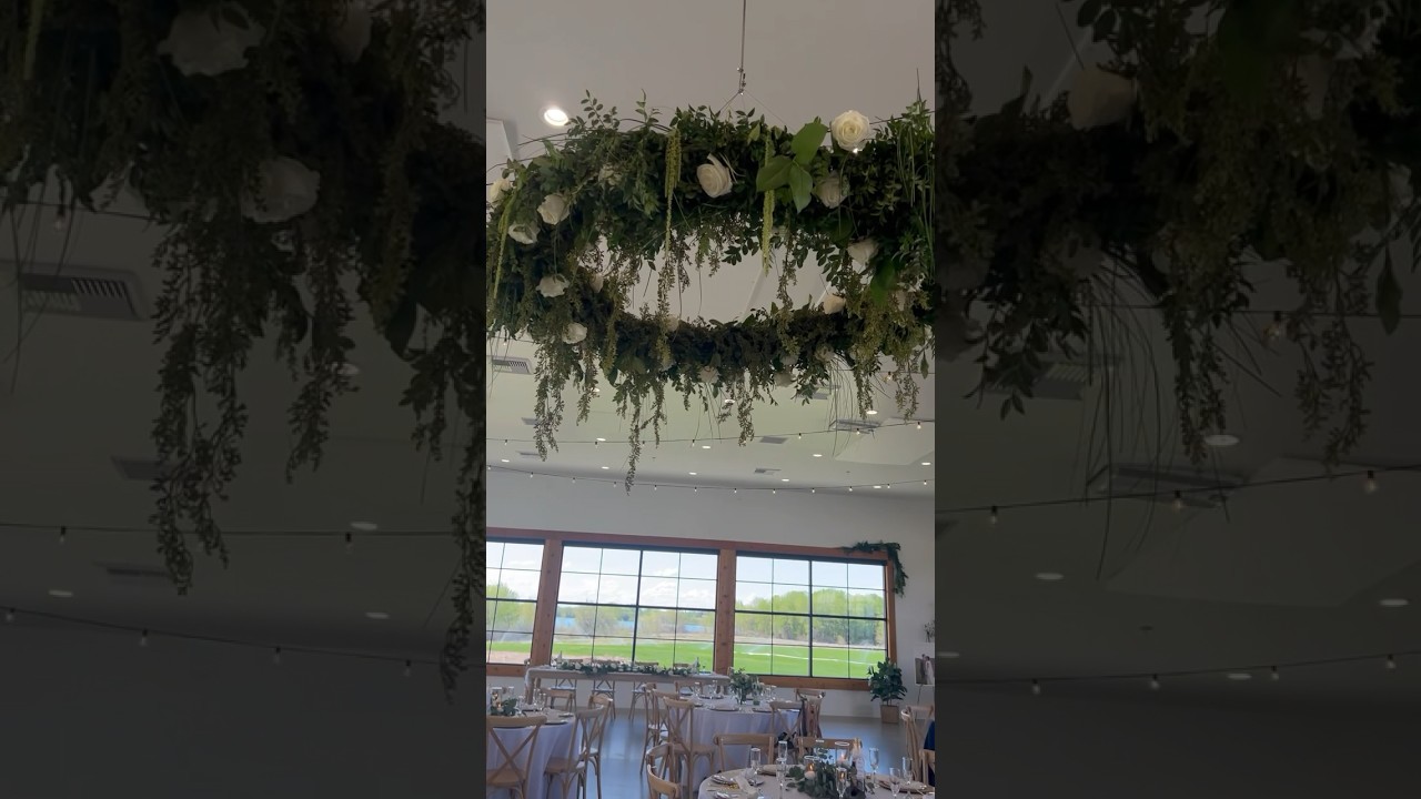 Our handmade hanging wreath added the perfect touch to a beautiful wedding🌿✨ 
