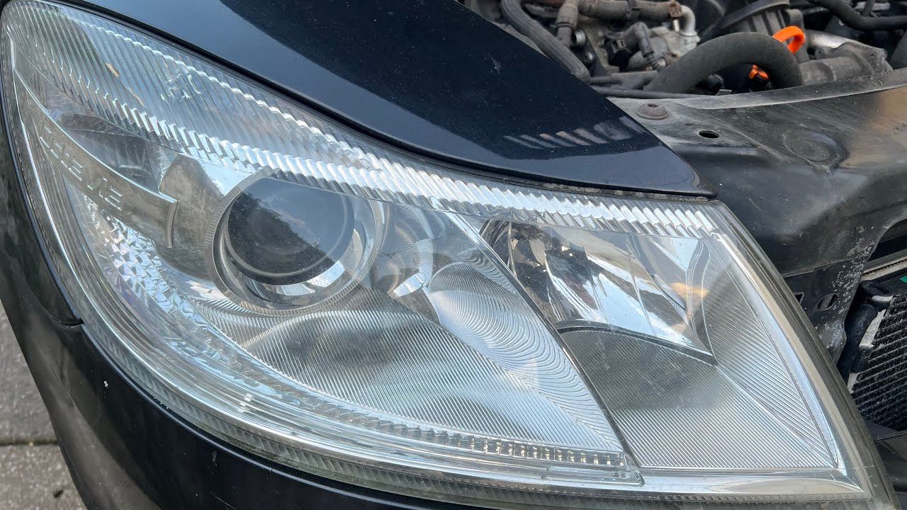 Headlight bulb replacement Skoda Octavia 2010 model, simple DIY job.