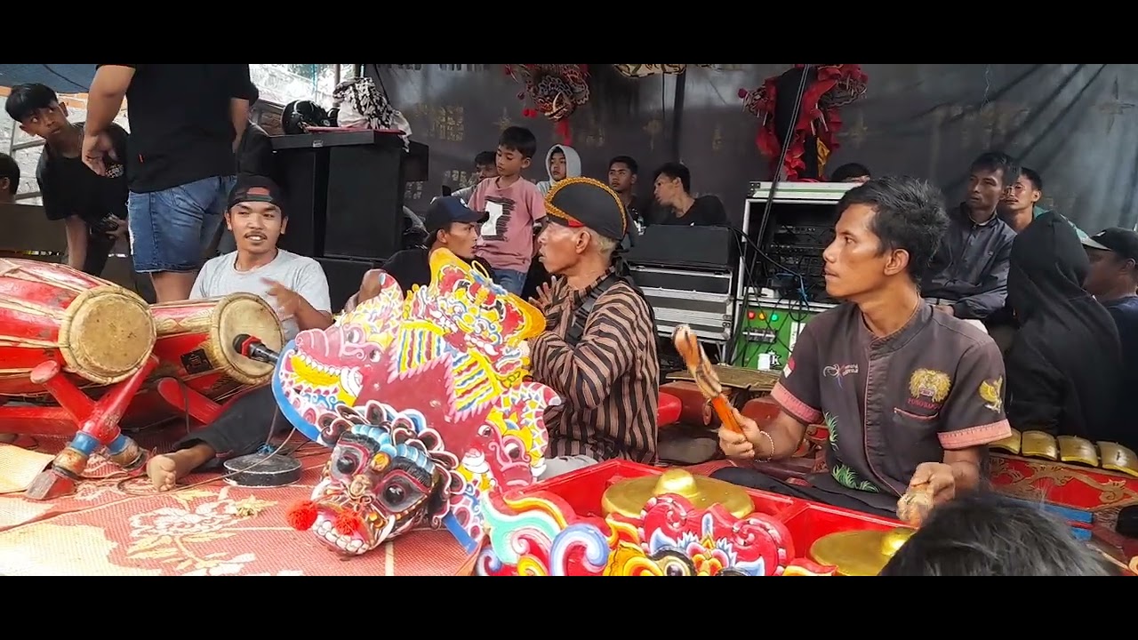 Aksi panggung  kuda kepang  CMB yt sri candy