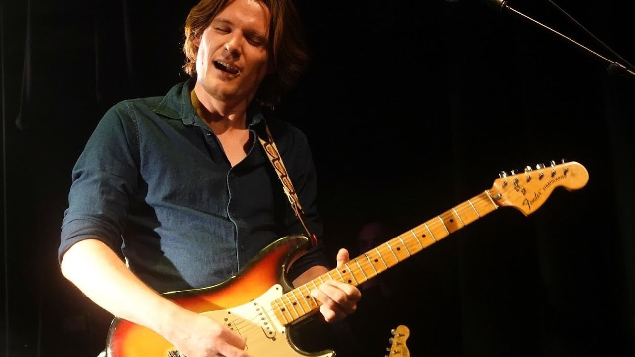 Gitaar solo bij David Bowie tribute