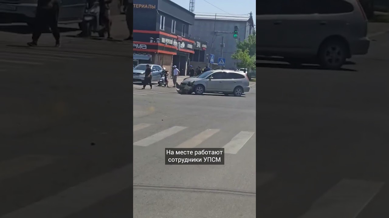 ДТП в Бишкеке с участием кареты скорой помощи.
