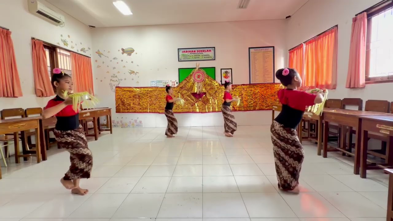 Tari Pendet_SD No. 4 Dalung