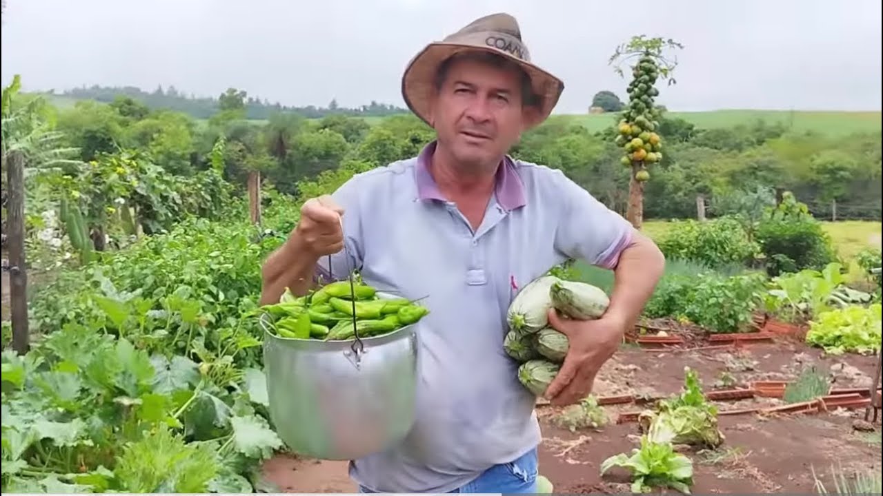 Vivo muito feliz perto de minha mãe#jamais pensei ficar longe#aqui  na roça simples mas, feliz...
