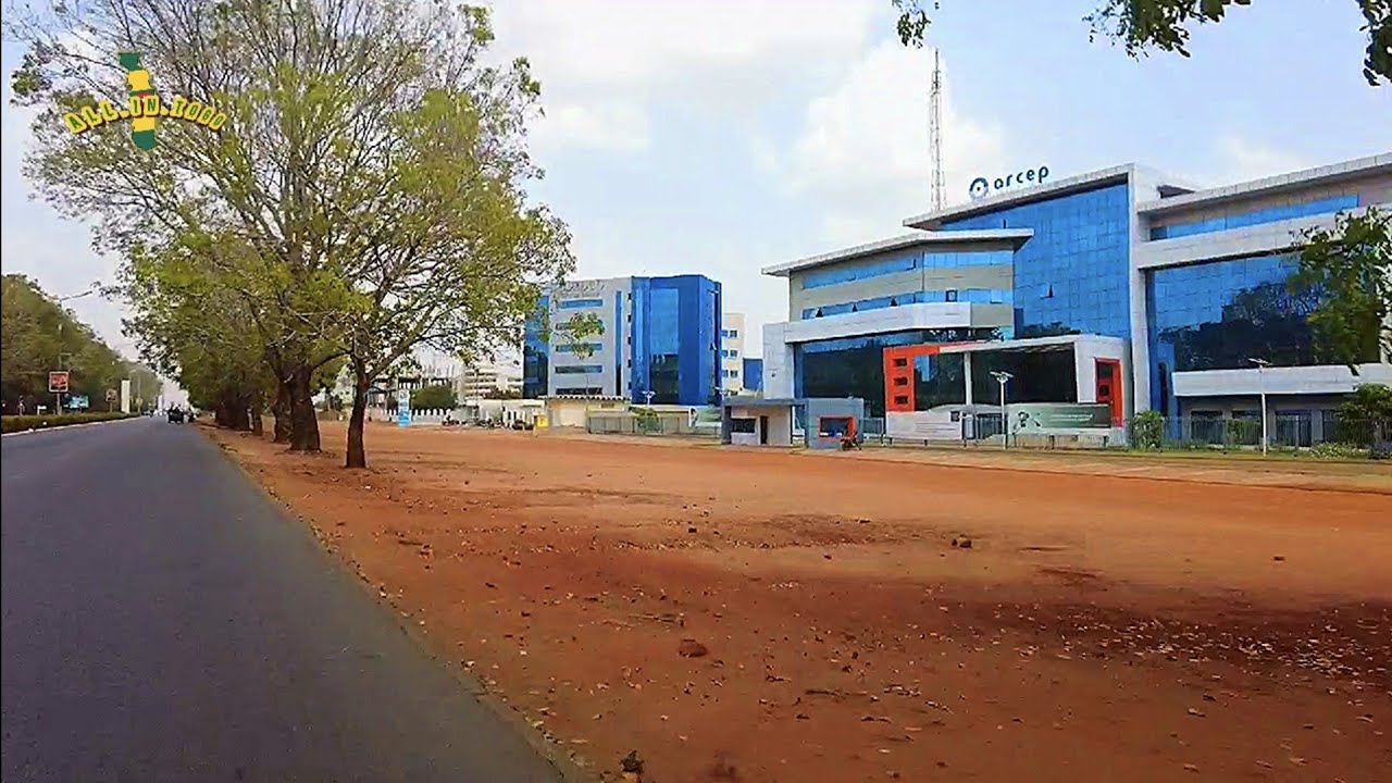 Lome is changing slowly but sureley | Lome II: View of Cité Oua from the Boulevard Eyadéma