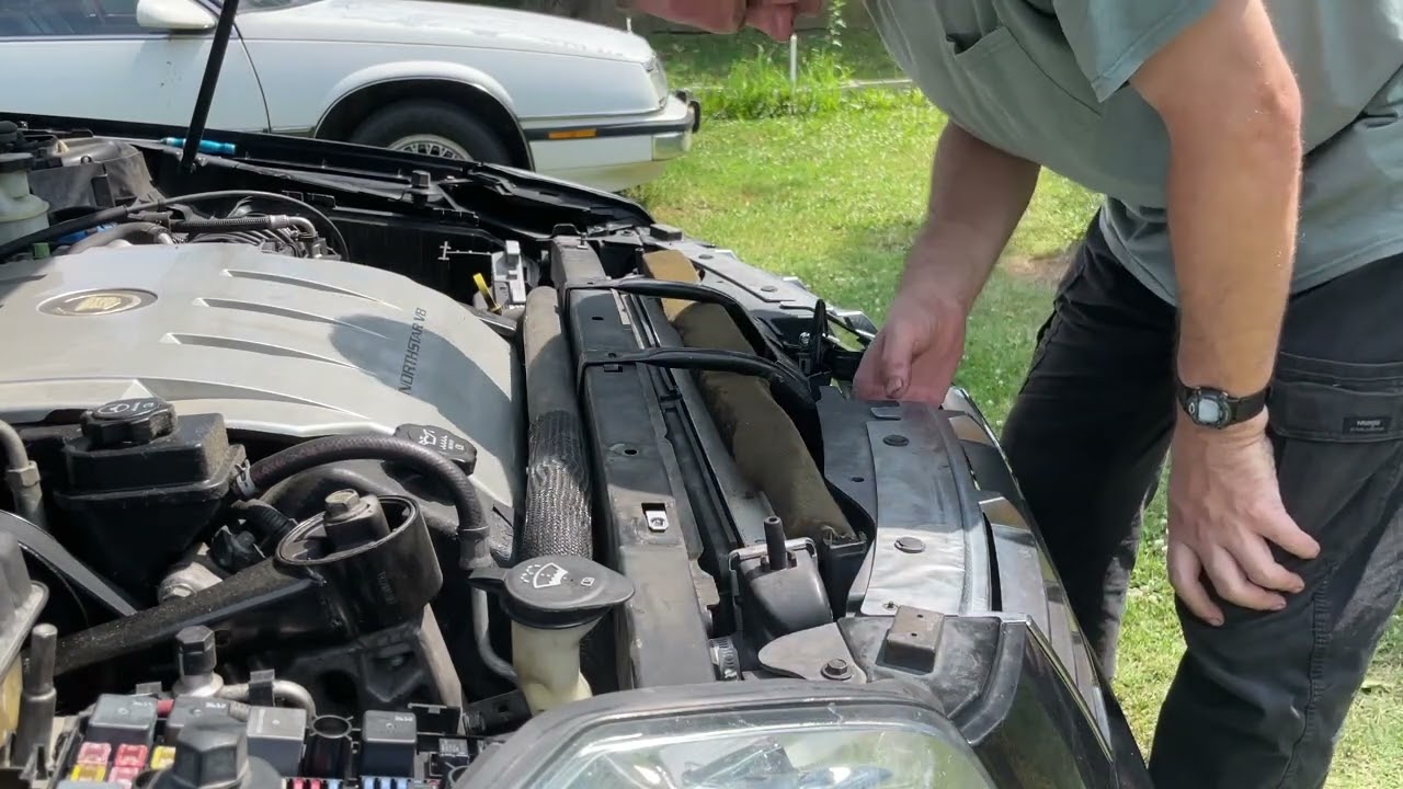 2007 Cadillac DTS Alternator Replacement Part 1