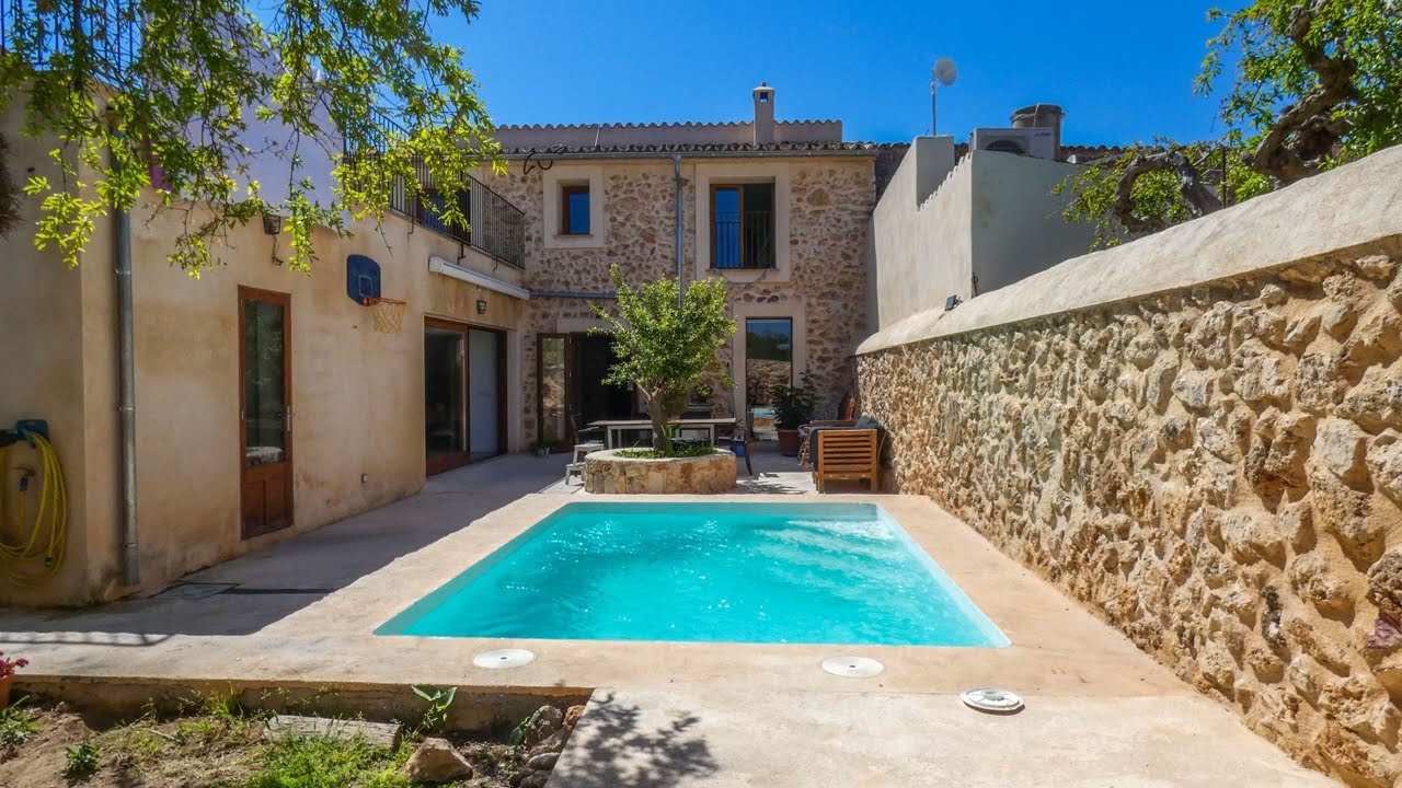 Casa reformada con piscina en Santa María del Camino, Mallorca (VENDIDA)