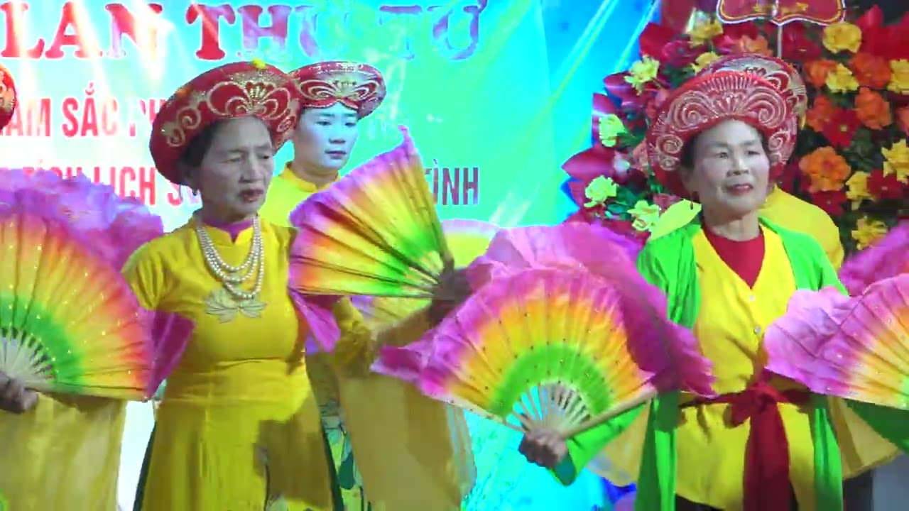 Hát múa làn điệu chèo  NHỚ ƠN CỘI NGUỒN Tập thể gái họ, dâu họ trình bày