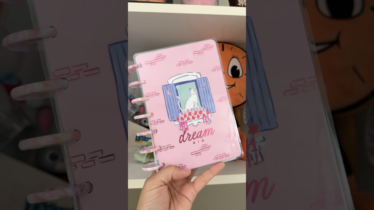 A little flip of my mini happy planner setup, the latest addition to my lineup 💖 #plannersetup