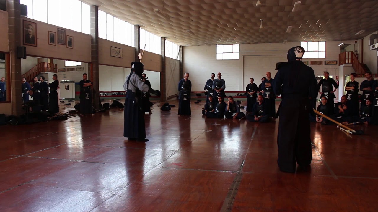 Sumi sensei explains the difference between Uchikomigeiko and Kakarigeiko.