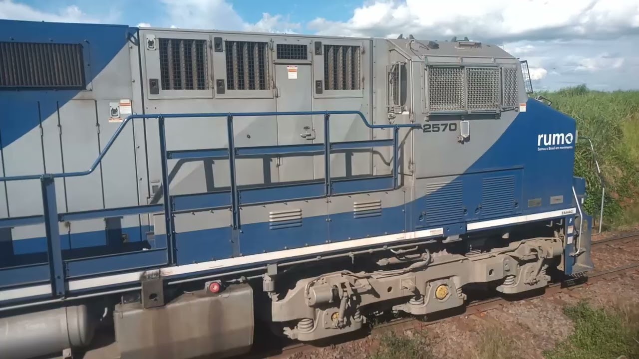 Duas locomotivas da rumo E Vagão 💙