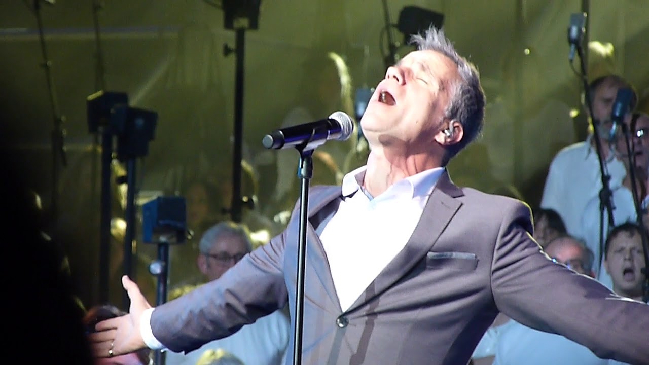 Ordinaire - Bruno Pelletier et les 2000 choristes (Robert Charlebois)