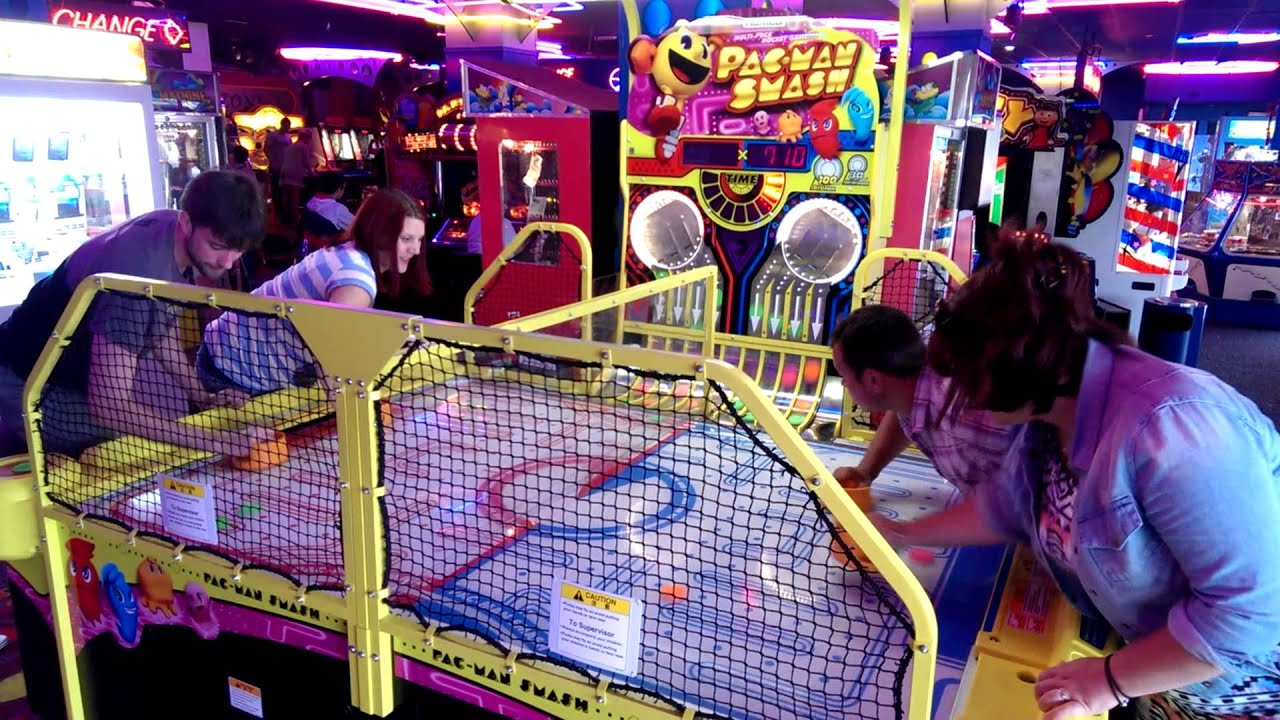 Extreme Air Hockey! (Pacman Smash)