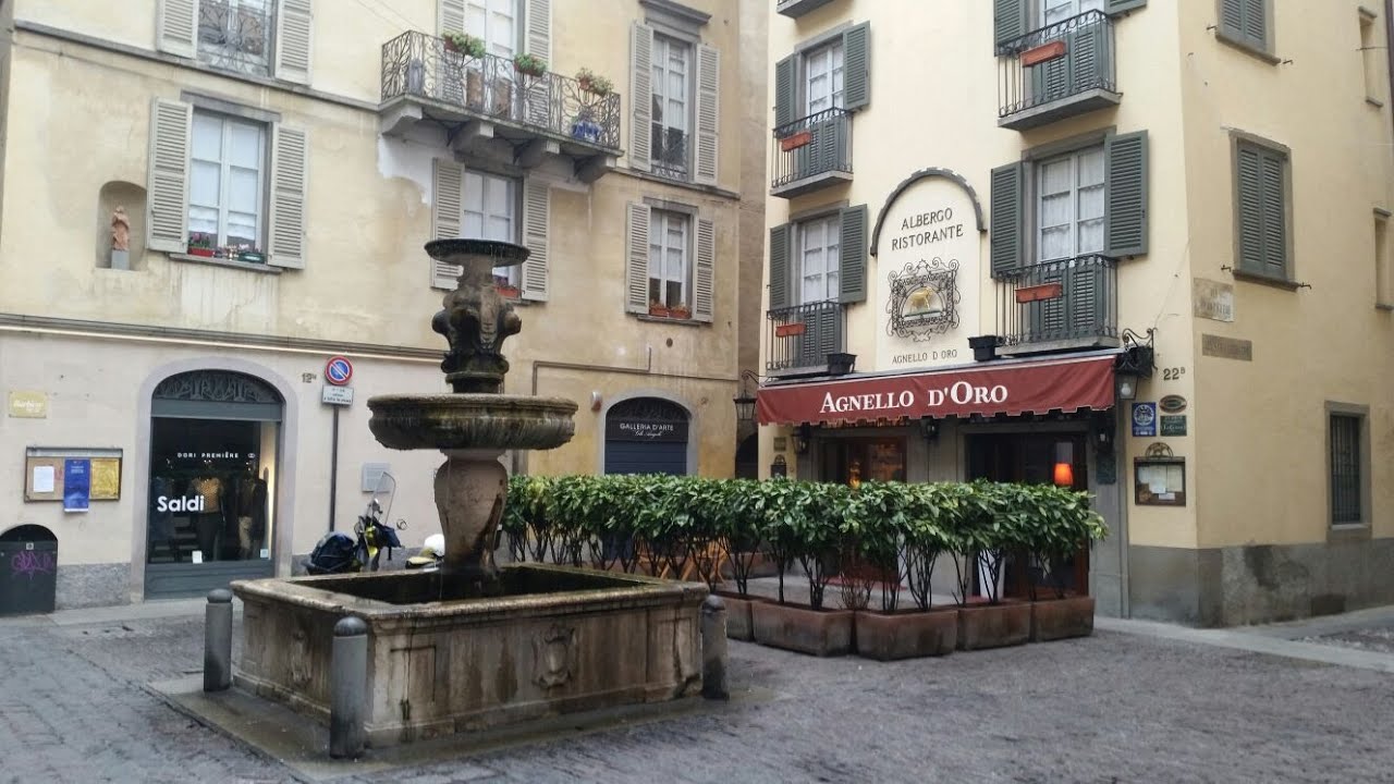 Bergamo, itinerario in città alta, mura, piazza vecchia, biblioteca Maj