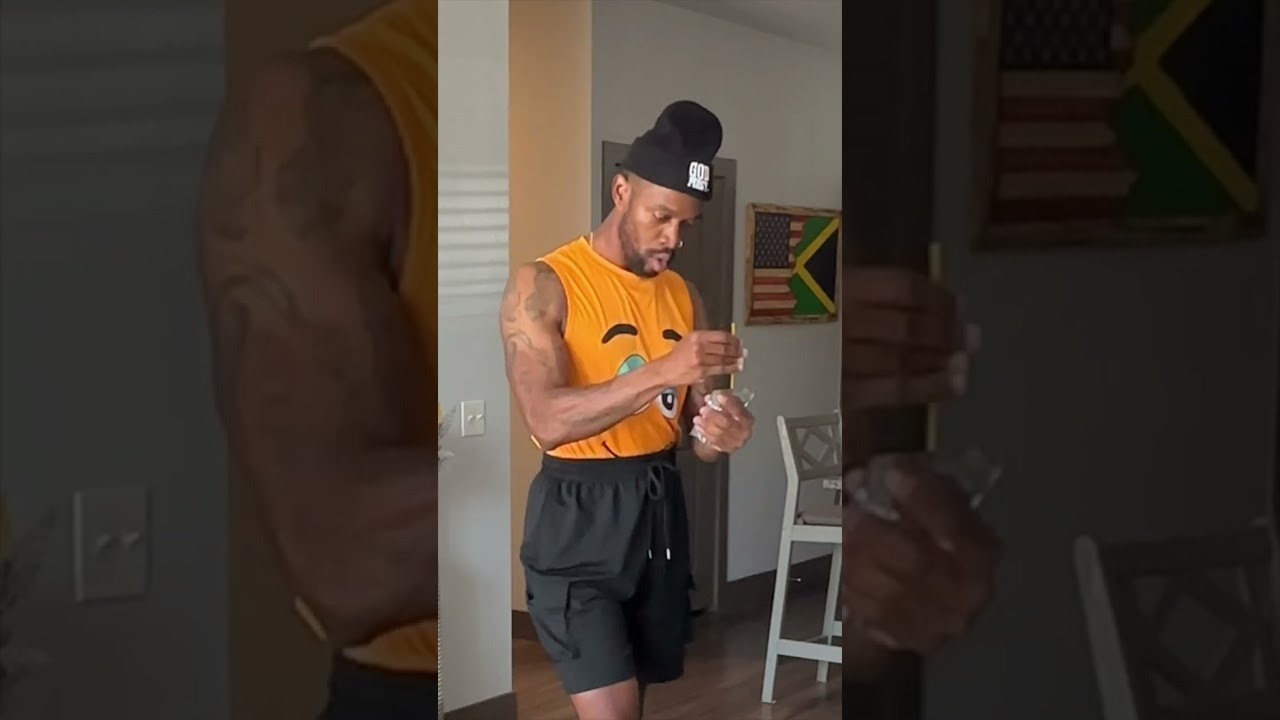 When he try to be sexy 🤴🏾😂👸🏽 #subscribe