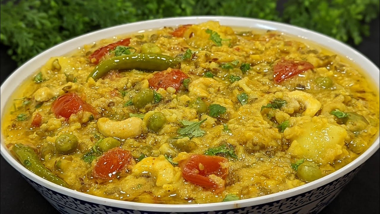 मकर संक्रांति पर मंदिरों में प्रसाद में मिलने वाली स्पेशल खिचड़ी की रेसिपी | Masala Khichdi Recipe.