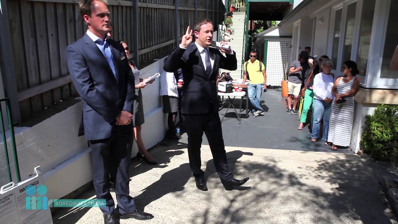 How to bid and win at an auction - Laurence Street, Manly, NSW - Highlights version
