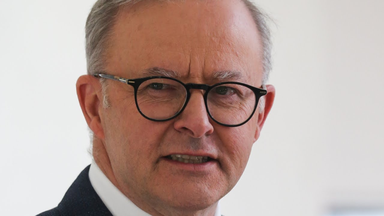 Refugees demand government abolish temporary protection visas