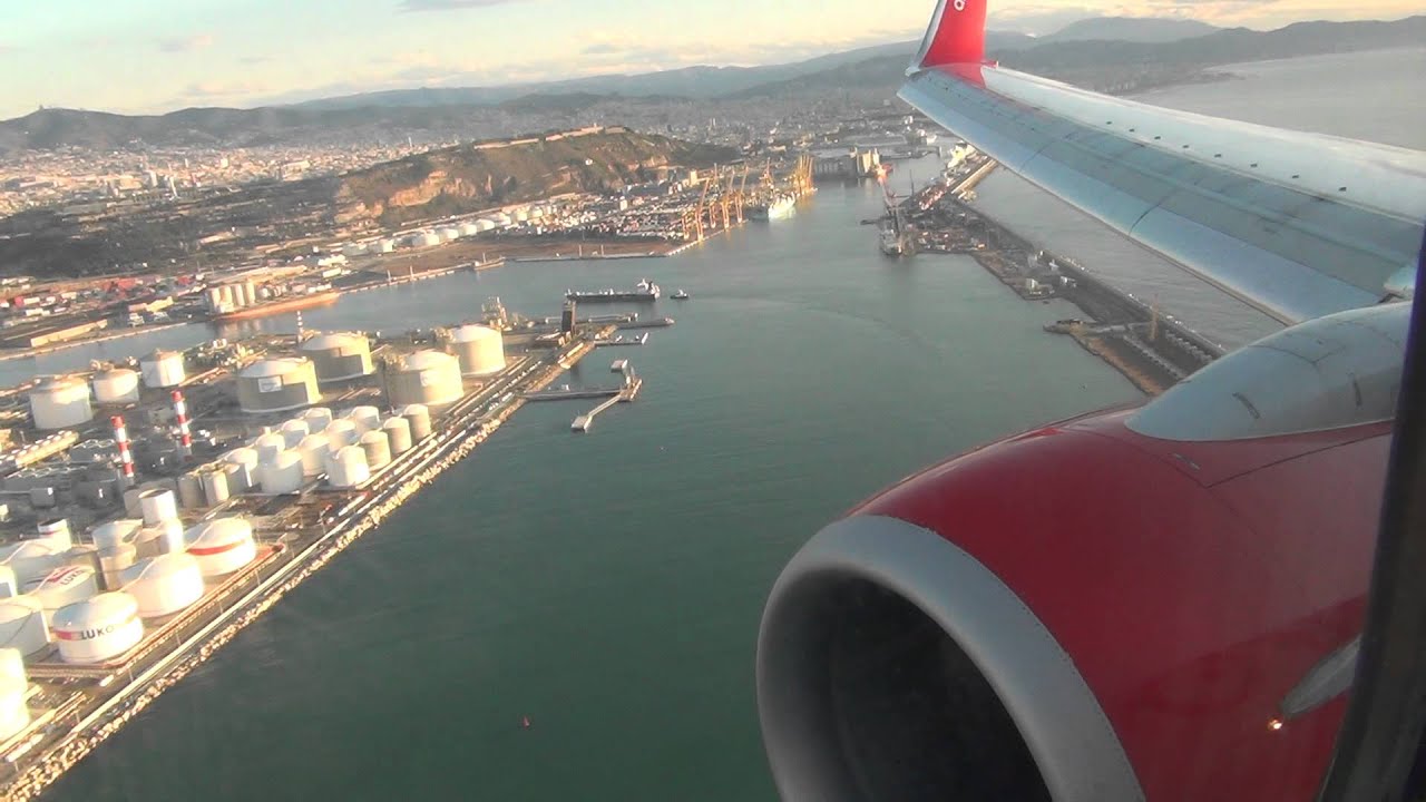Air Berlin Boeing 737-700 D-AHXJ Landing in Barcelona