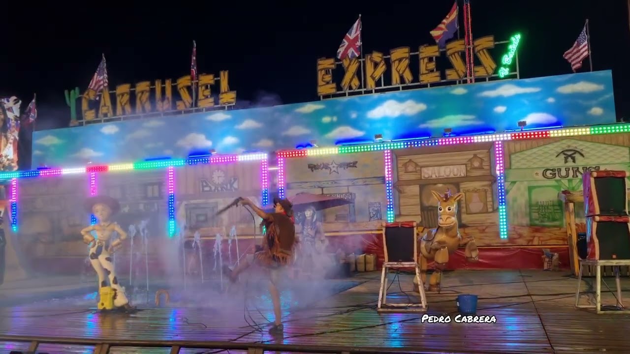 Show del Cowboy en la atracción el Carrusel Express en la Feria de Málaga 2023. Atracción de Feria