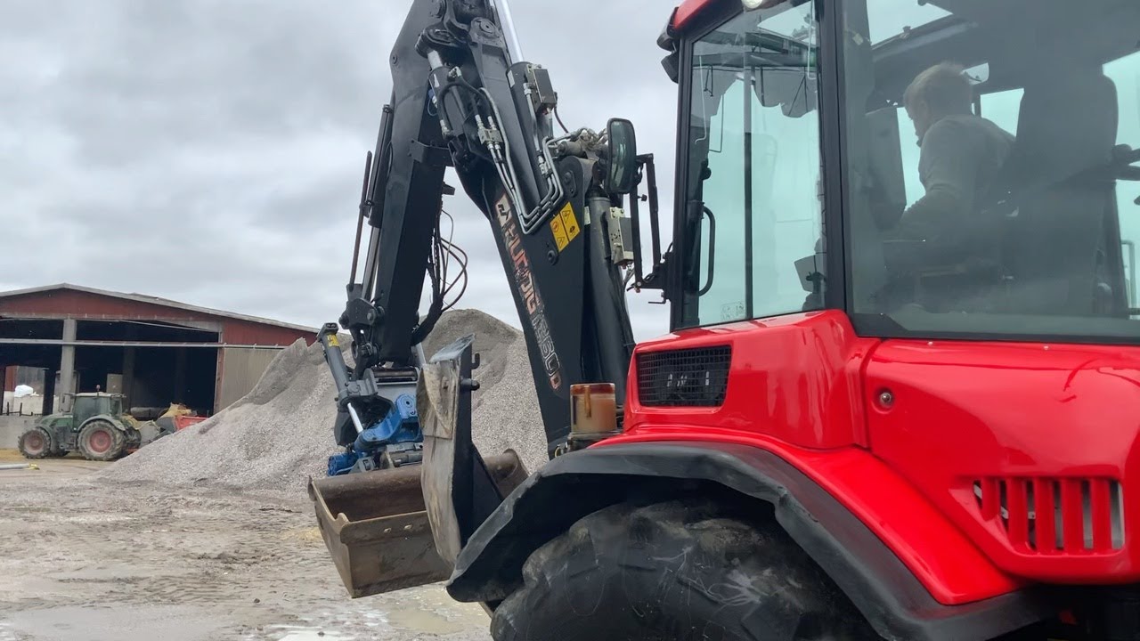 Köp Grävlastare Huddig 1260D med tiltrotator och skopor på Klaravik