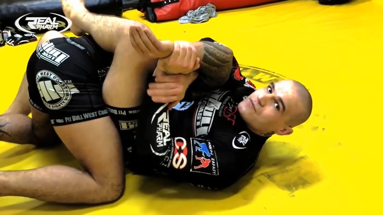 Szkoła MMA & jiu-jitsu wg Rafała Moksa i Michała Fijałki - kimura z gardy