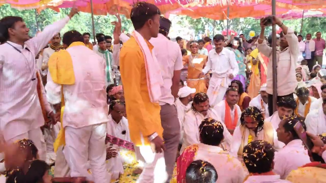 मामा बालेश्वर दयाल जी की 27 वीं पुण्य तिथि पर बामणिया में भजन बोलते हुए बीड धाम माता दी 