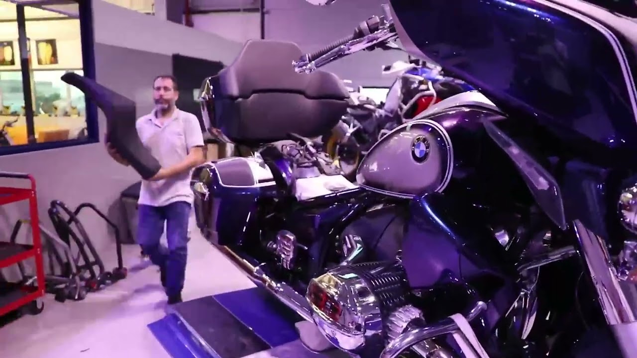 Installing a Jekill & Hyde Exhaust System on a BMW R18 Transcontinental