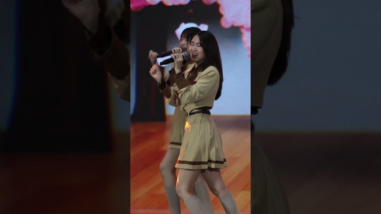 Neen BNK48 [Fancam] 6 เพลง Roadshow 