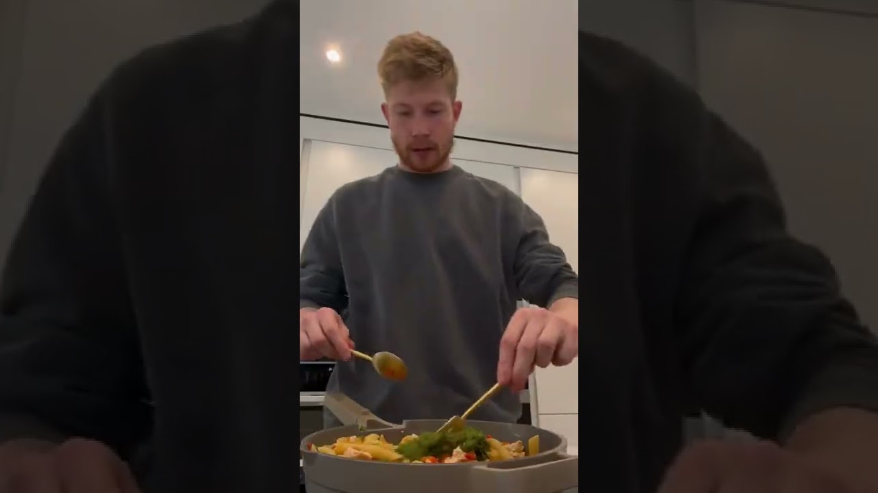 Cooking with Kevin De Bruyne 👏 👨&zwj;🍳