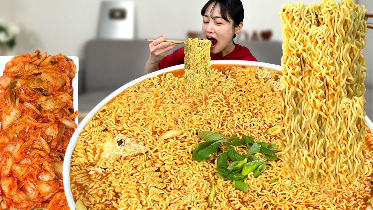 꼬들꼬들 파송송 계란 탁! 안성탕면 10개 먹방🍜 안성탕면은 안성맞춤 이에요😋김치랑 같이 호로록 라면 먹방! Ramen noodles, Kimchi  MUKBANG