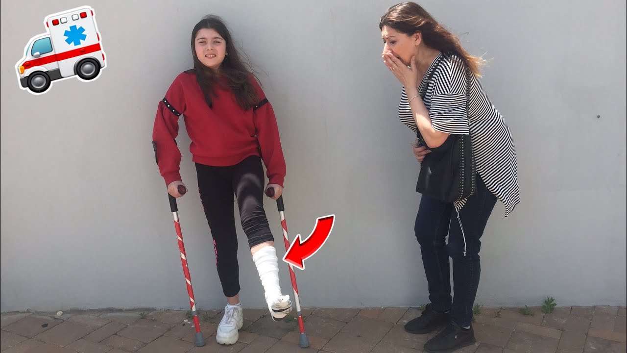 ELENA SI È ROTTA LA GAMBA!!! *scherzo a mamma*