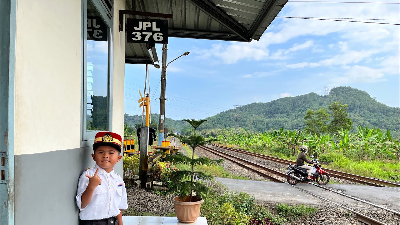 Perlintasan Palang Pintu Kereta Api JPL 376 Stasiun NOTOG #perlintasan #palangpintuperlintasan #kai