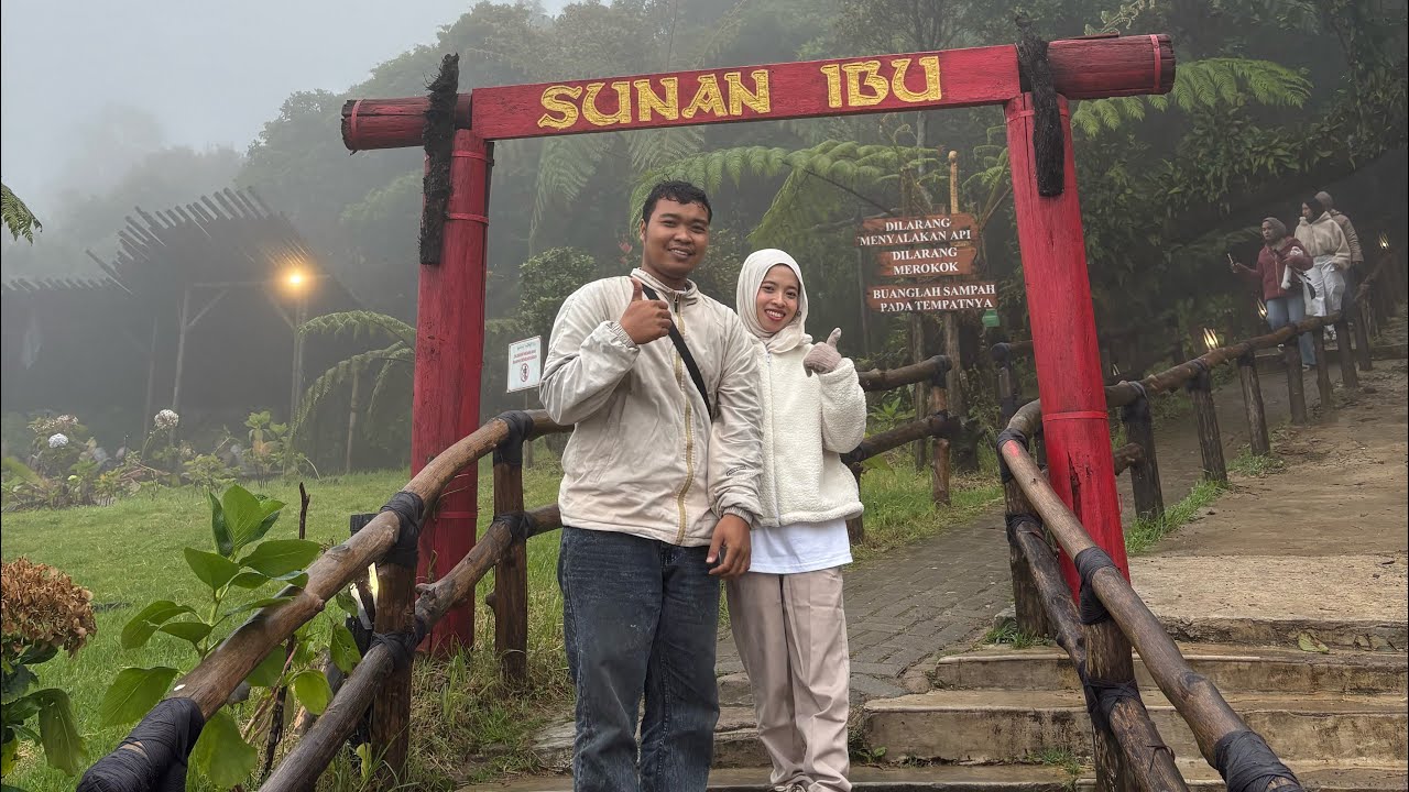 Bandung trip couple