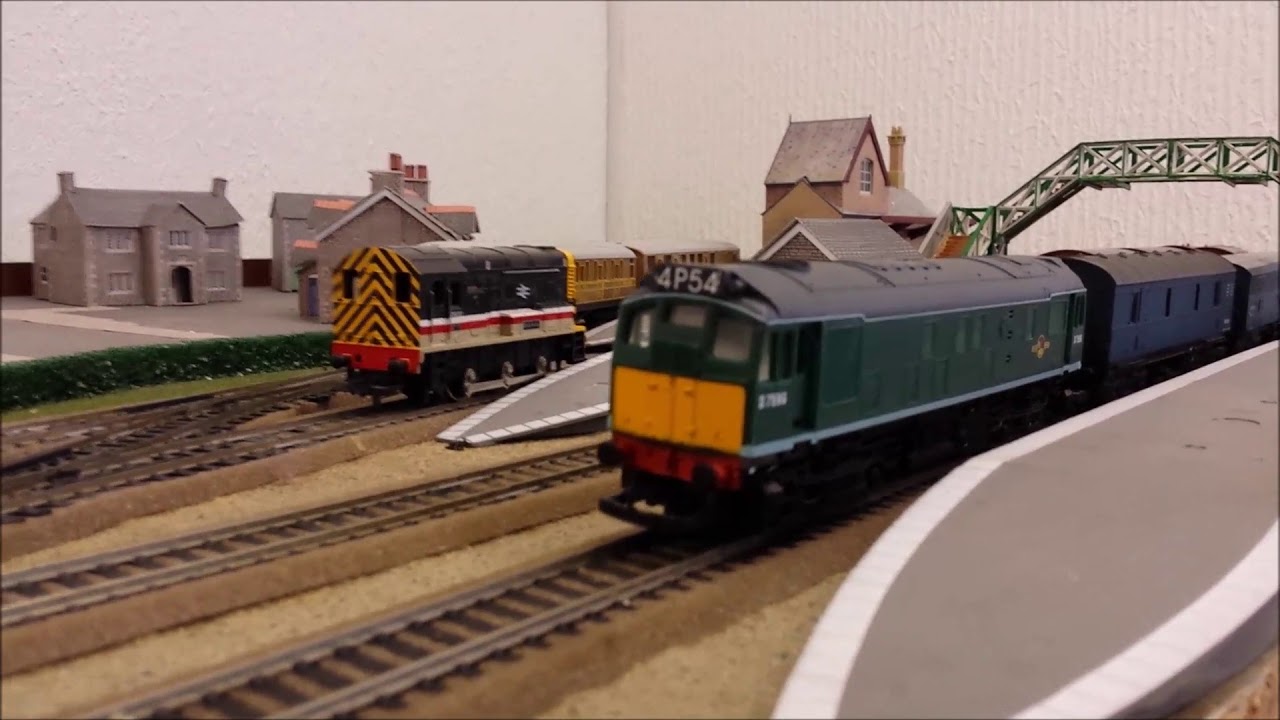 Hornby R072 BR Bo-Bo Class 25 Locomotive No D7596 BR Green H331444