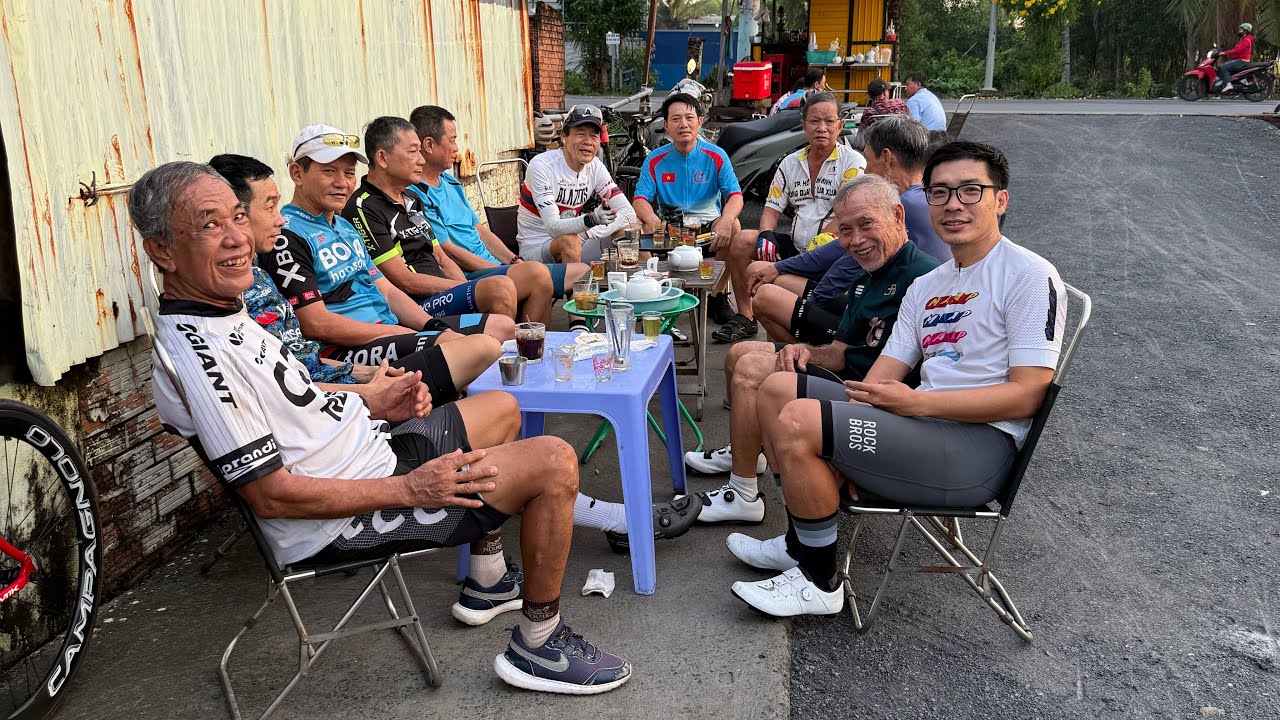 MỘT NGÀY ĐẠP XE DÍ THEO U70