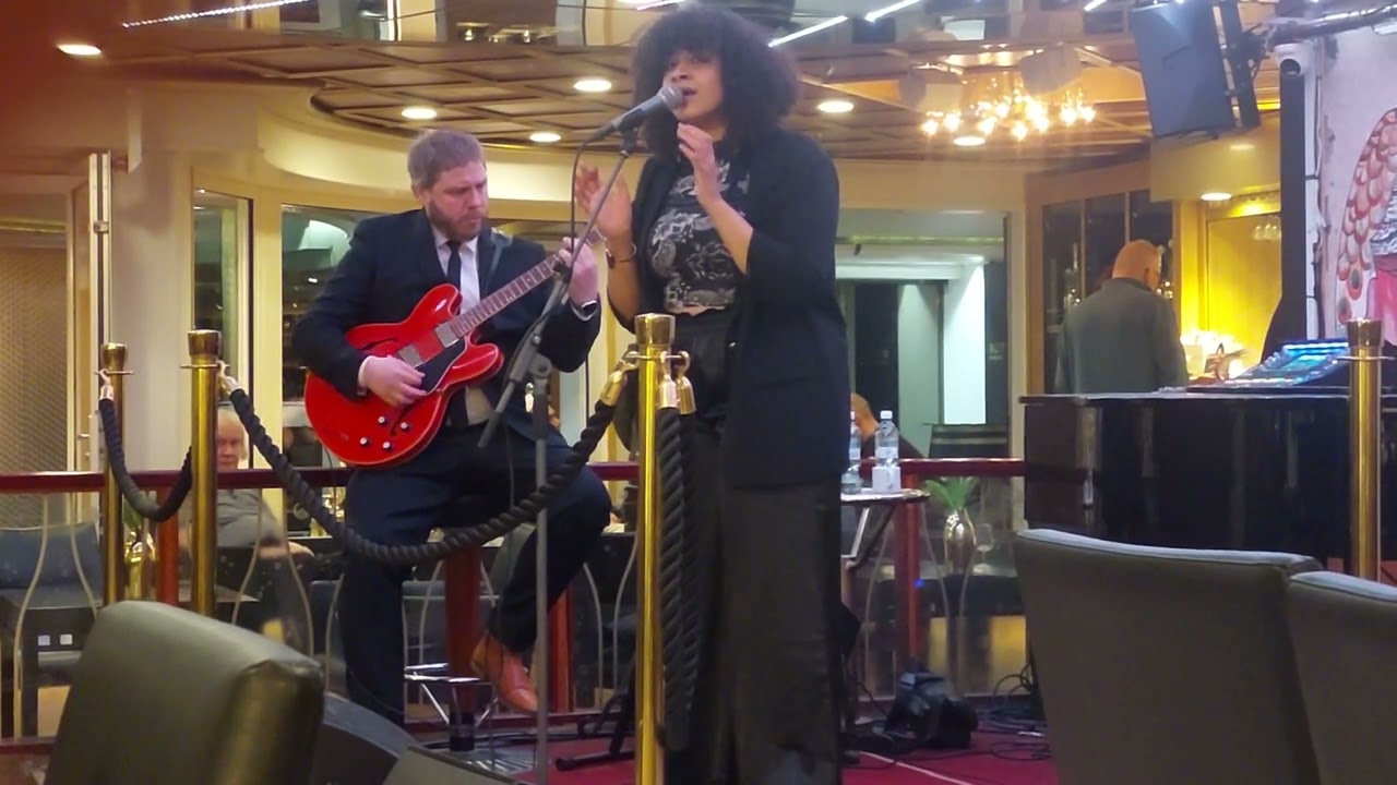 Emilia Sisco & Tuomas Metsberg ,  Ms Cinderella