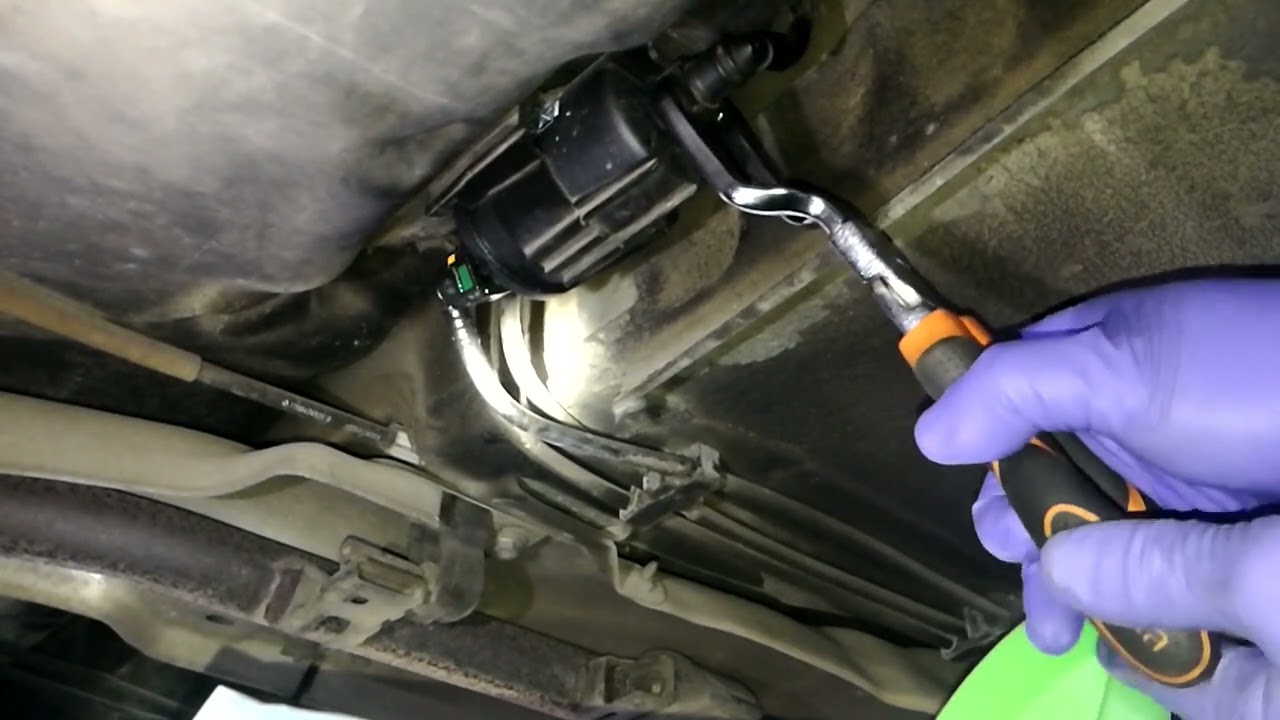 SOSTITUZIONE FILTRO CARBURANTE/BENZINA CLIO 2 D7F - FUEL FILTER REPLACEMENT CLIO 2 D7F