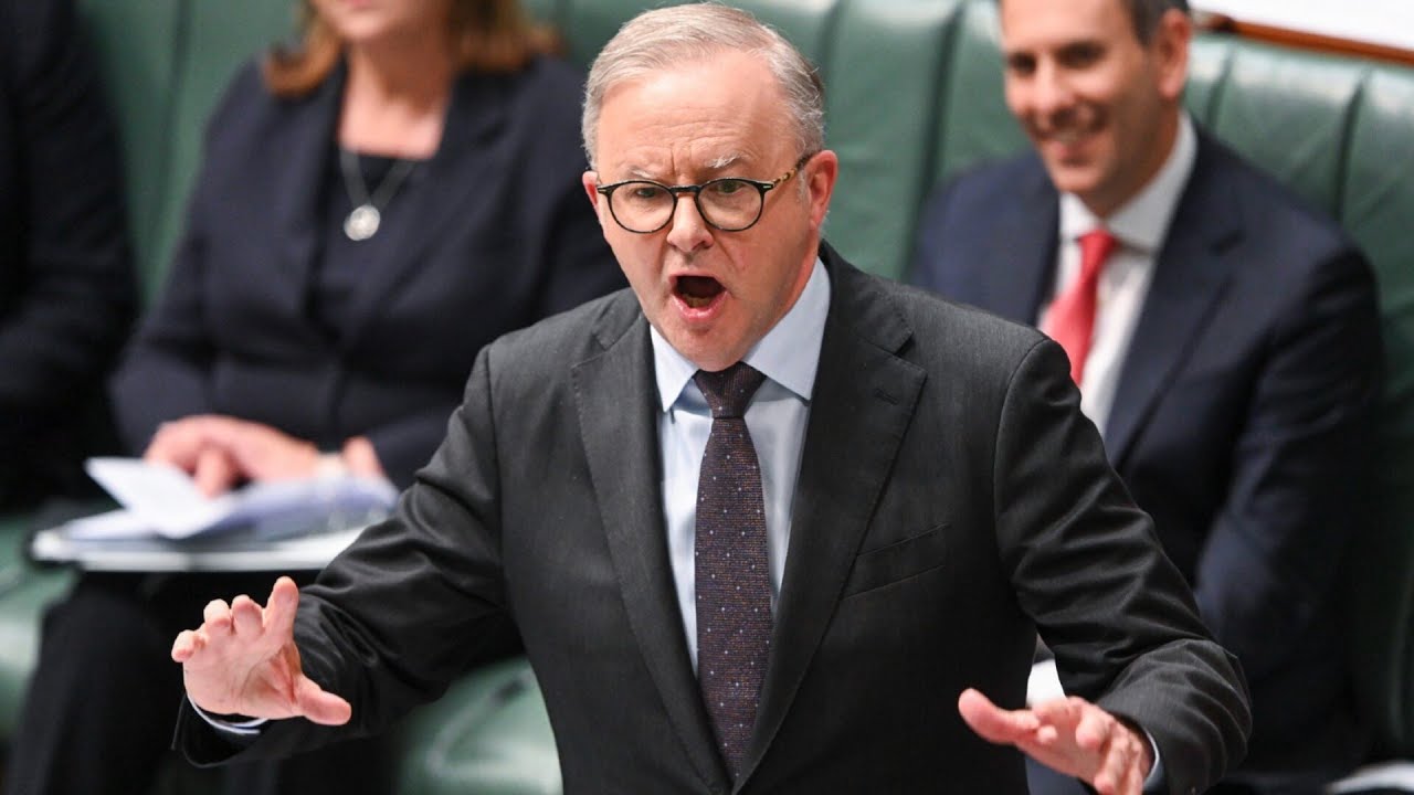 'Another glass jaw moment': PM in 'big trouble' after snapping at ABC radio host