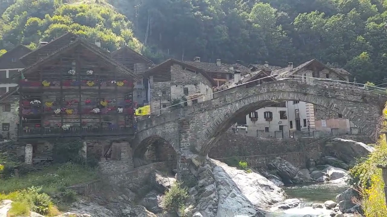 Rassa: Borgo più bello d'Italia di 67 abitanti in Valsesia #village#view #history #mountains #asmr