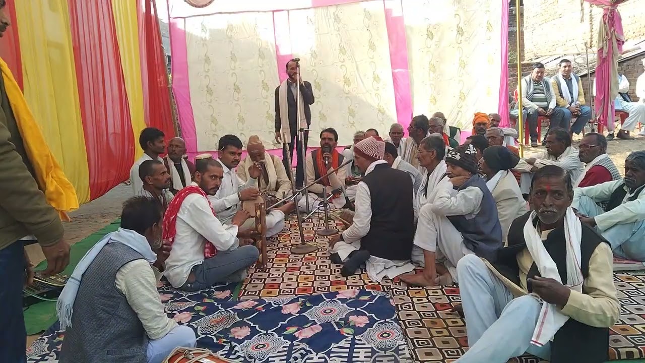 फाग कार्यक्रम मकर संक्रांति के उपलक्ष पर स्थान लवकुश नगर जिला छतरपुर ( गायक भूरा महाराज )