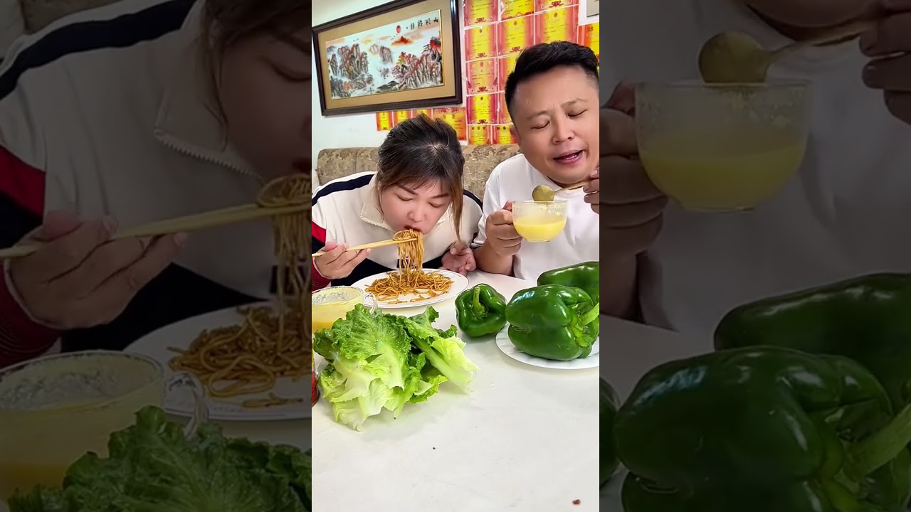 couple food funny eating